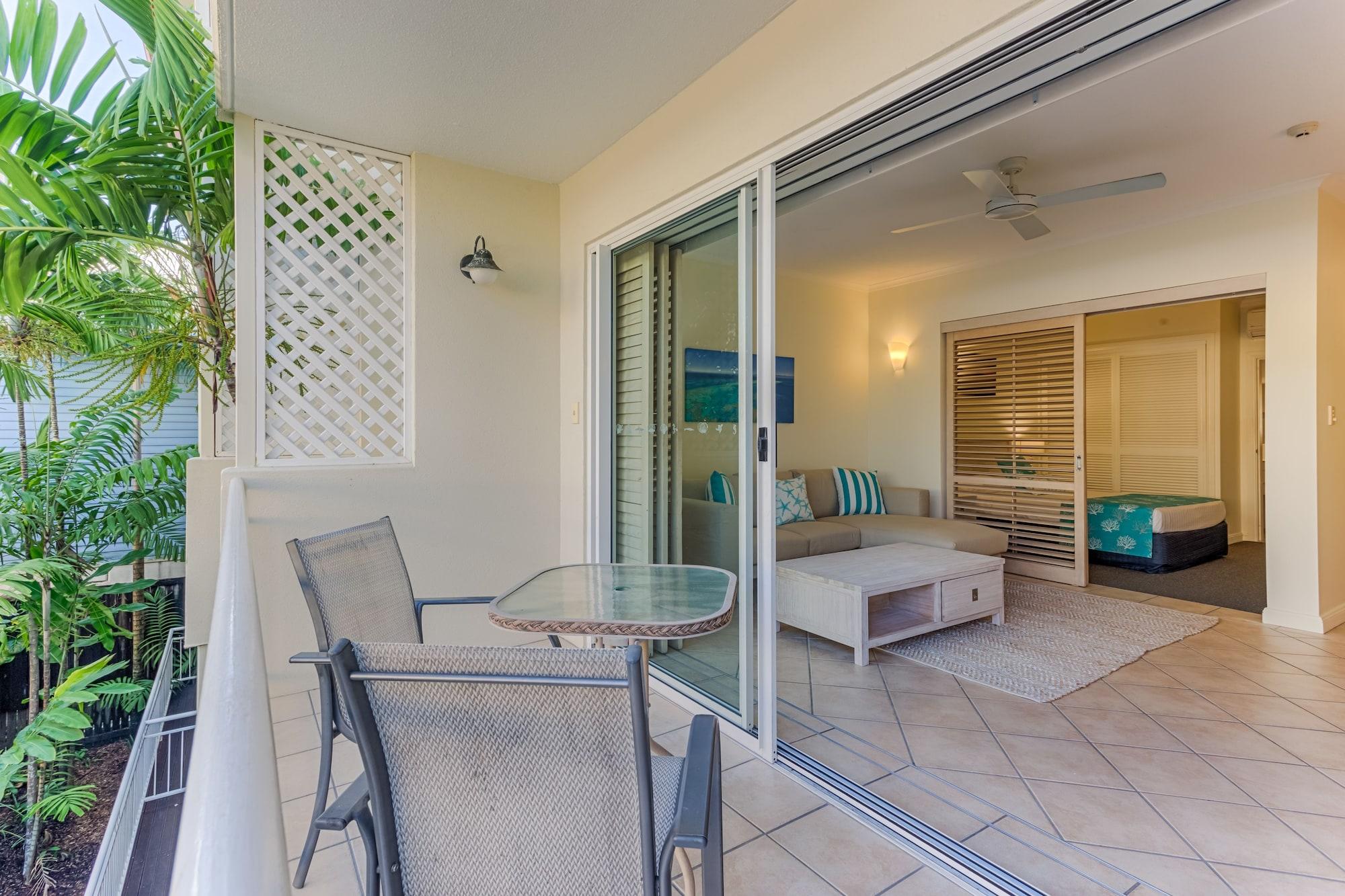 Macrossan House Boutique Holiday Apartments Порт Дуглас Экстерьер фото