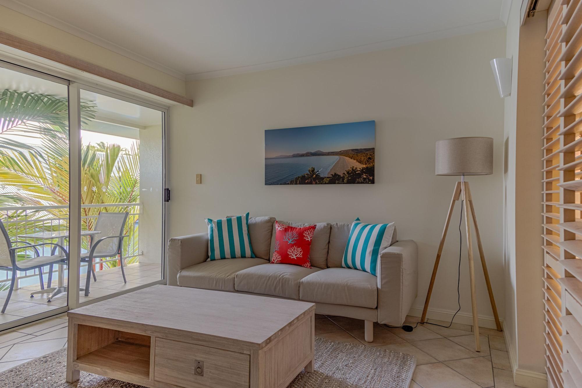 Macrossan House Boutique Holiday Apartments Порт Дуглас Экстерьер фото