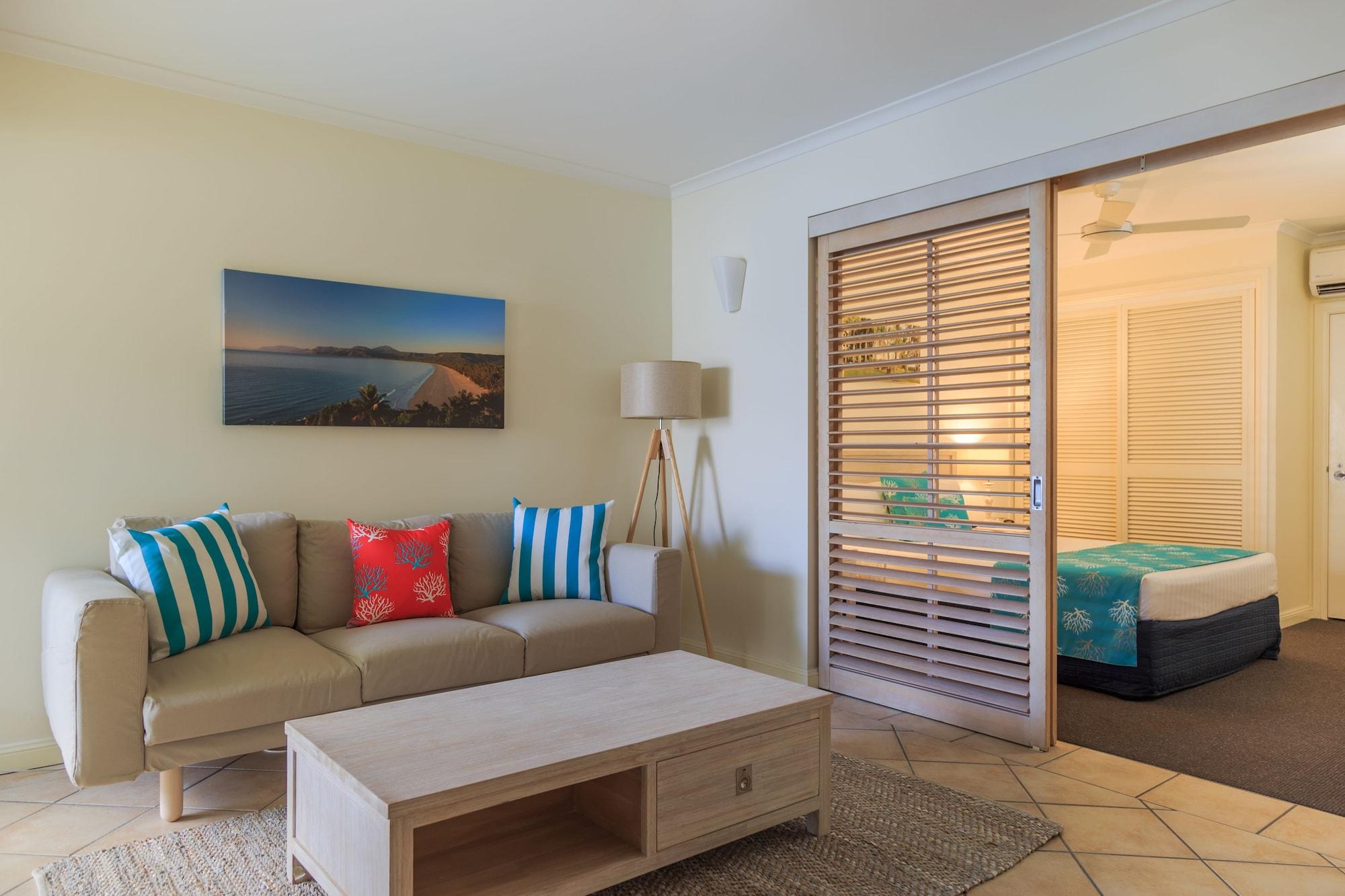 Macrossan House Boutique Holiday Apartments Порт Дуглас Экстерьер фото