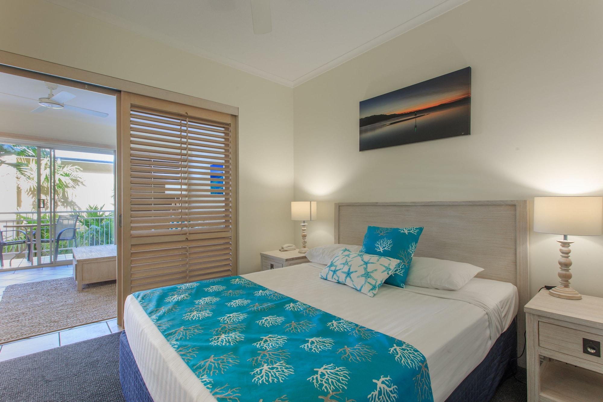 Macrossan House Boutique Holiday Apartments Порт Дуглас Экстерьер фото