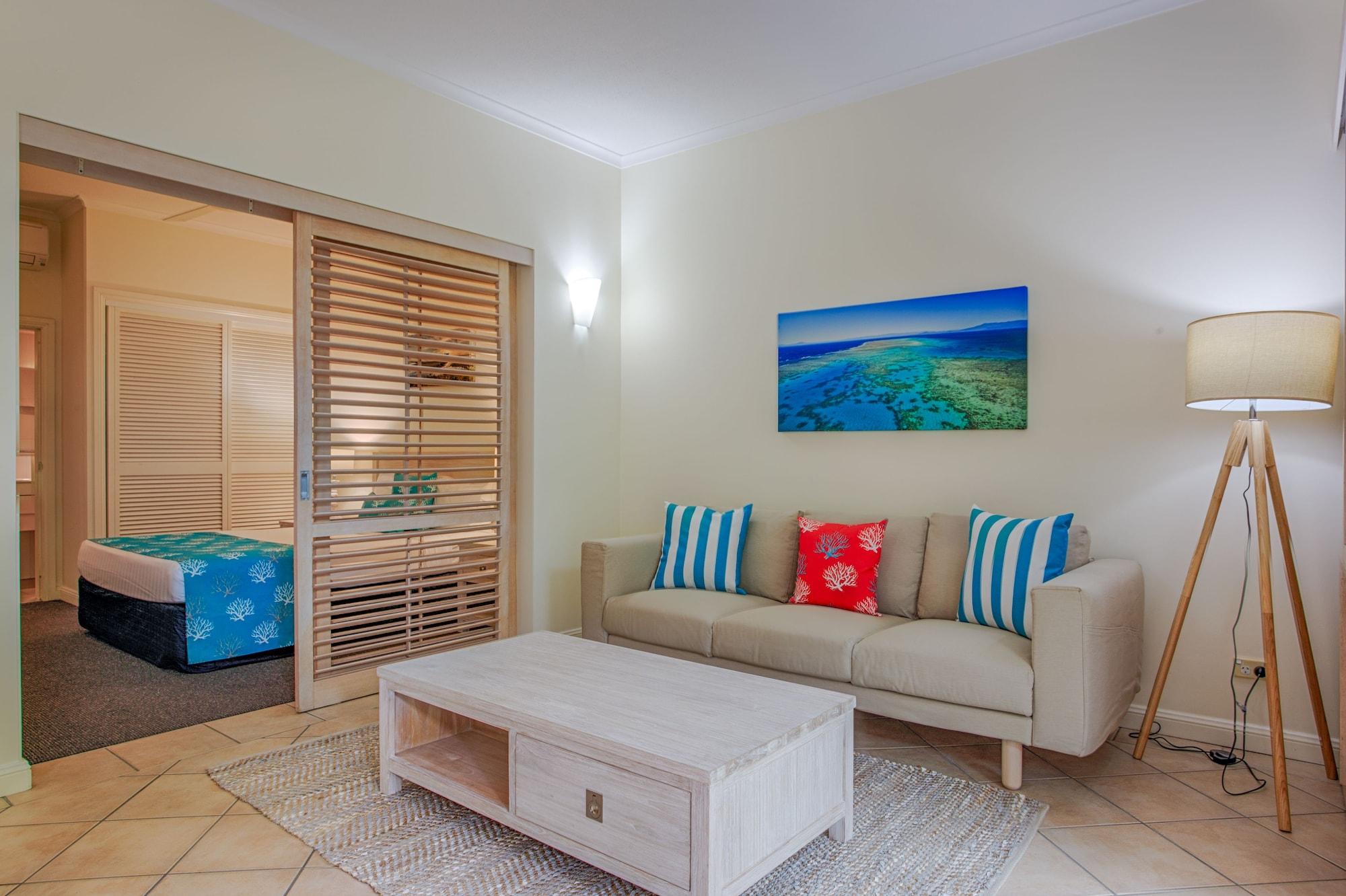 Macrossan House Boutique Holiday Apartments Порт Дуглас Экстерьер фото