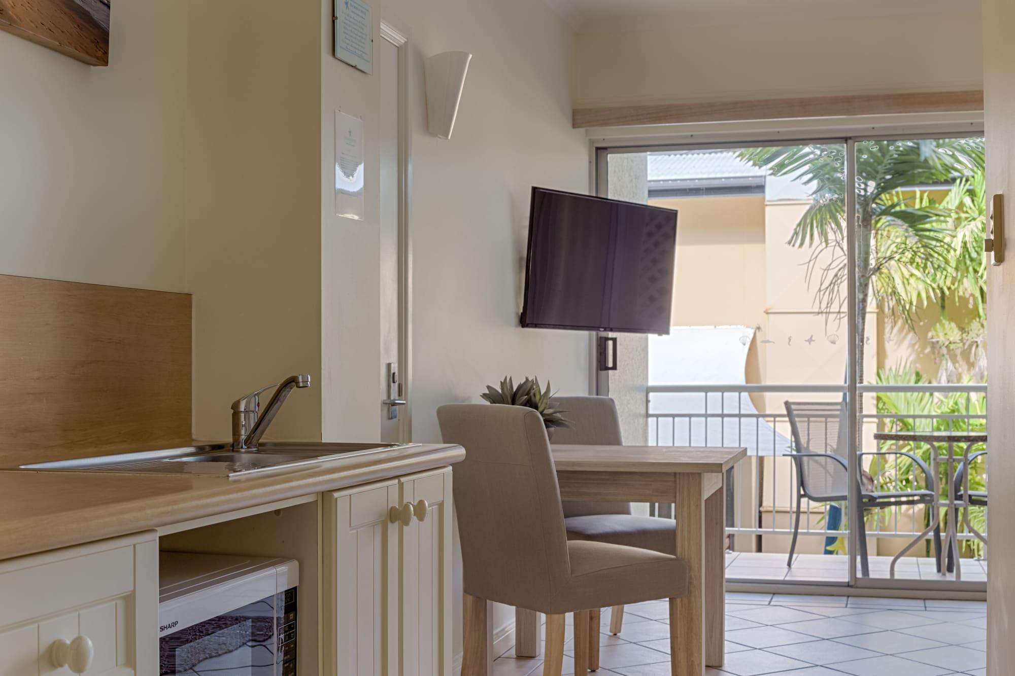 Macrossan House Boutique Holiday Apartments Порт Дуглас Экстерьер фото