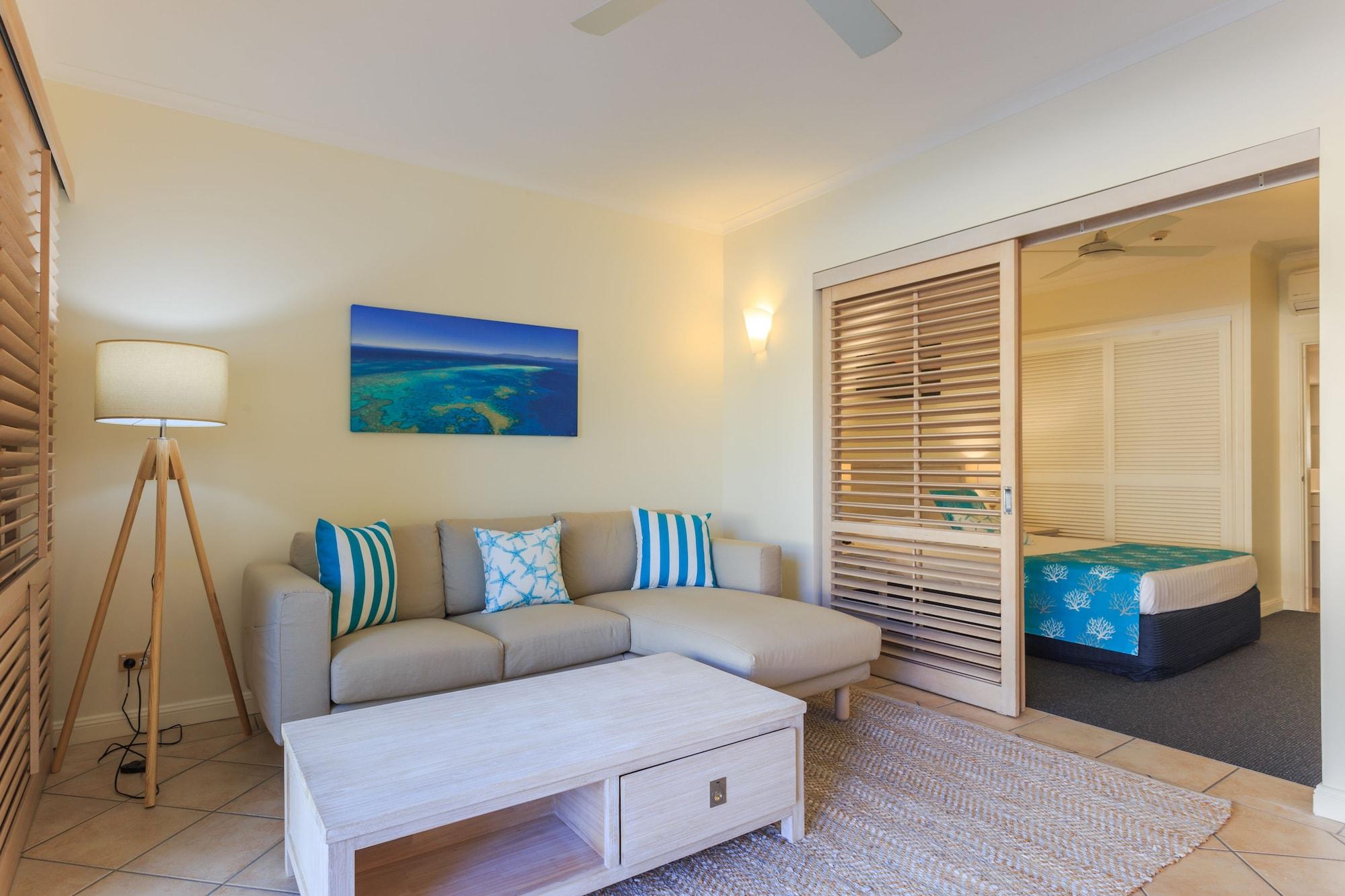 Macrossan House Boutique Holiday Apartments Порт Дуглас Экстерьер фото