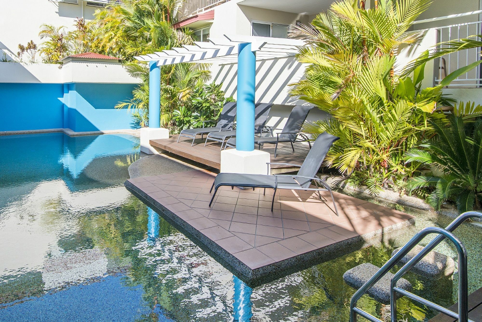 Macrossan House Boutique Holiday Apartments Порт Дуглас Экстерьер фото