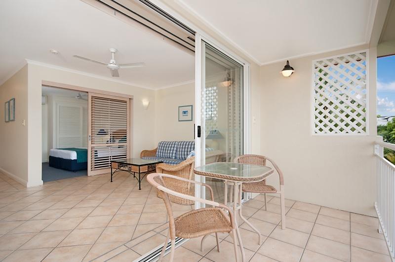 Macrossan House Boutique Holiday Apartments Порт Дуглас Экстерьер фото
